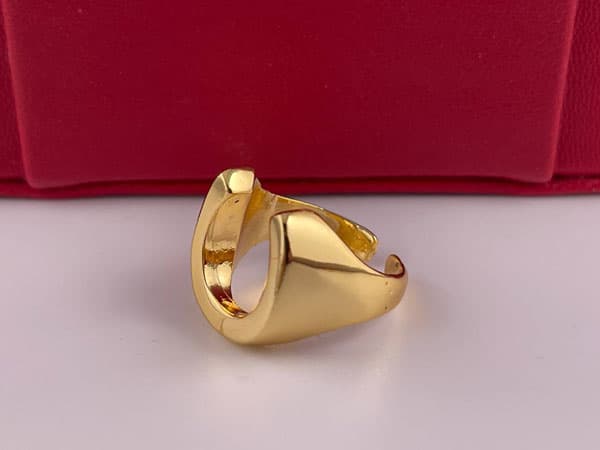 انگشتر مینیمال استیل طرح U — تصویر ۳