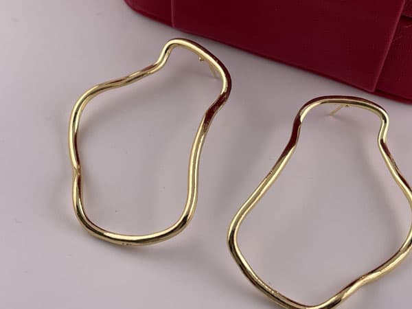 گوشواره مینیمال طلایی استیل — تصویر ۲