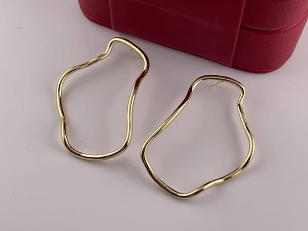 گوشواره مینیمال طلایی استیل — تصویر ۳