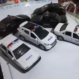 پیکان پلیس فلزی ماشین اسباب بازی در باز شو — تصویر ۳