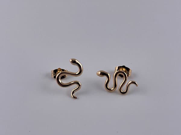 گوشواره حلقه ای ژوپینگ طرح مار — تصویر ۴