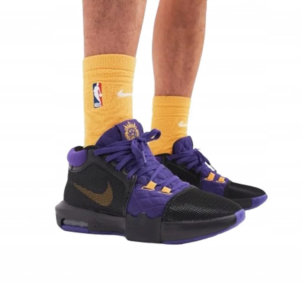 کفش بسکتبال Nike مدل LeBron Witness 8 – FB2239-001 — تصویر ۸