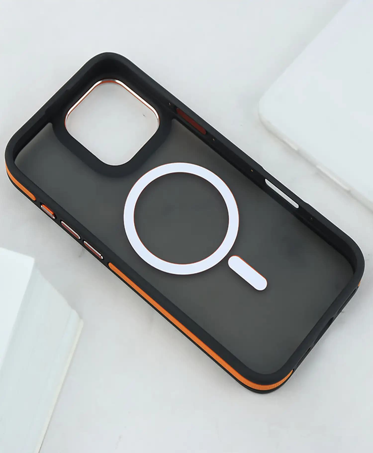 قاب مات مگسیفدار لینکس گوشی موبایل آیفون Iphone 16 Pro — تصویر ۳