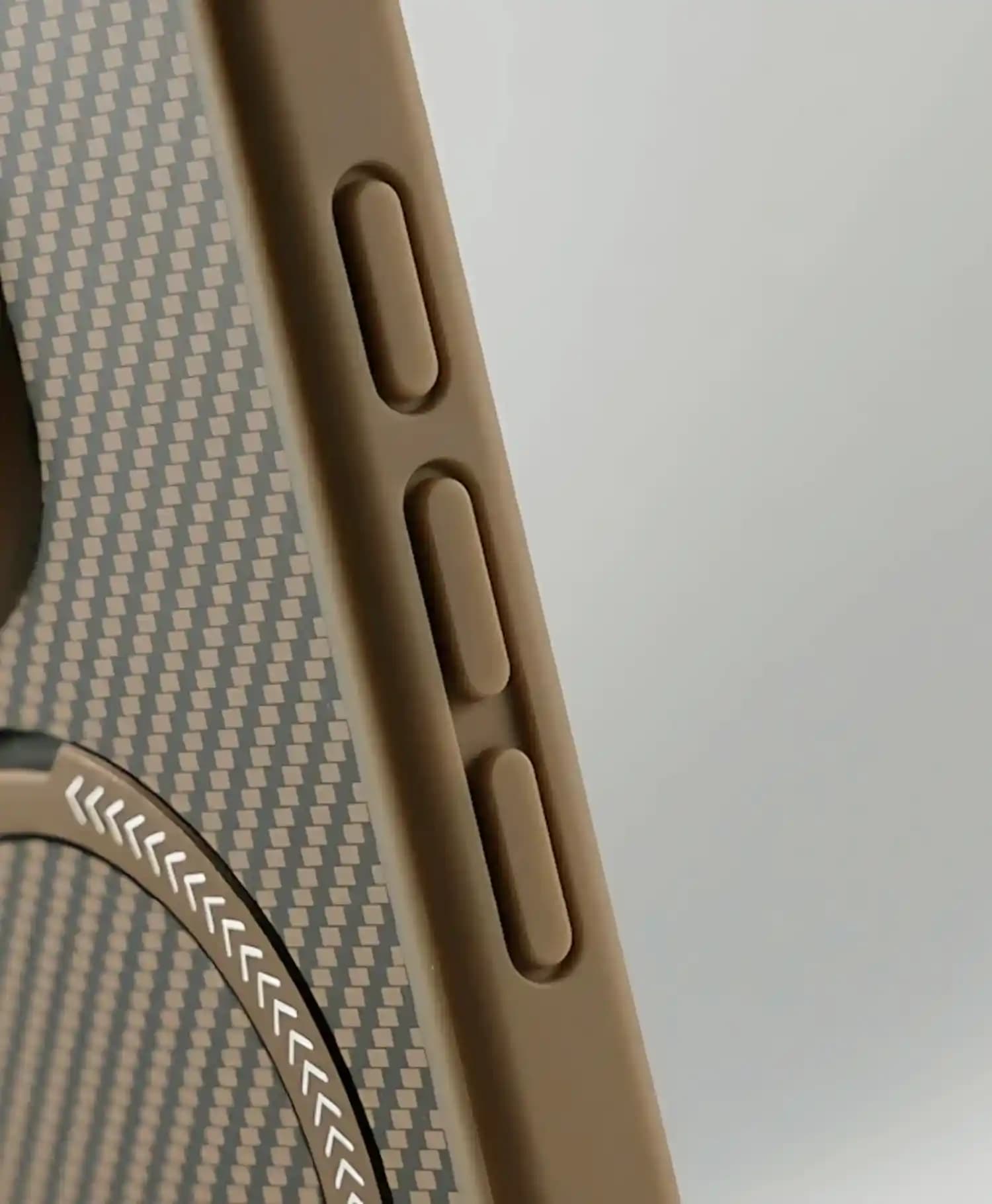 قاب کربنی مگسیفدار سولادا گوشی موبایل آیفون Iphone 16 Pro Max — تصویر ۴