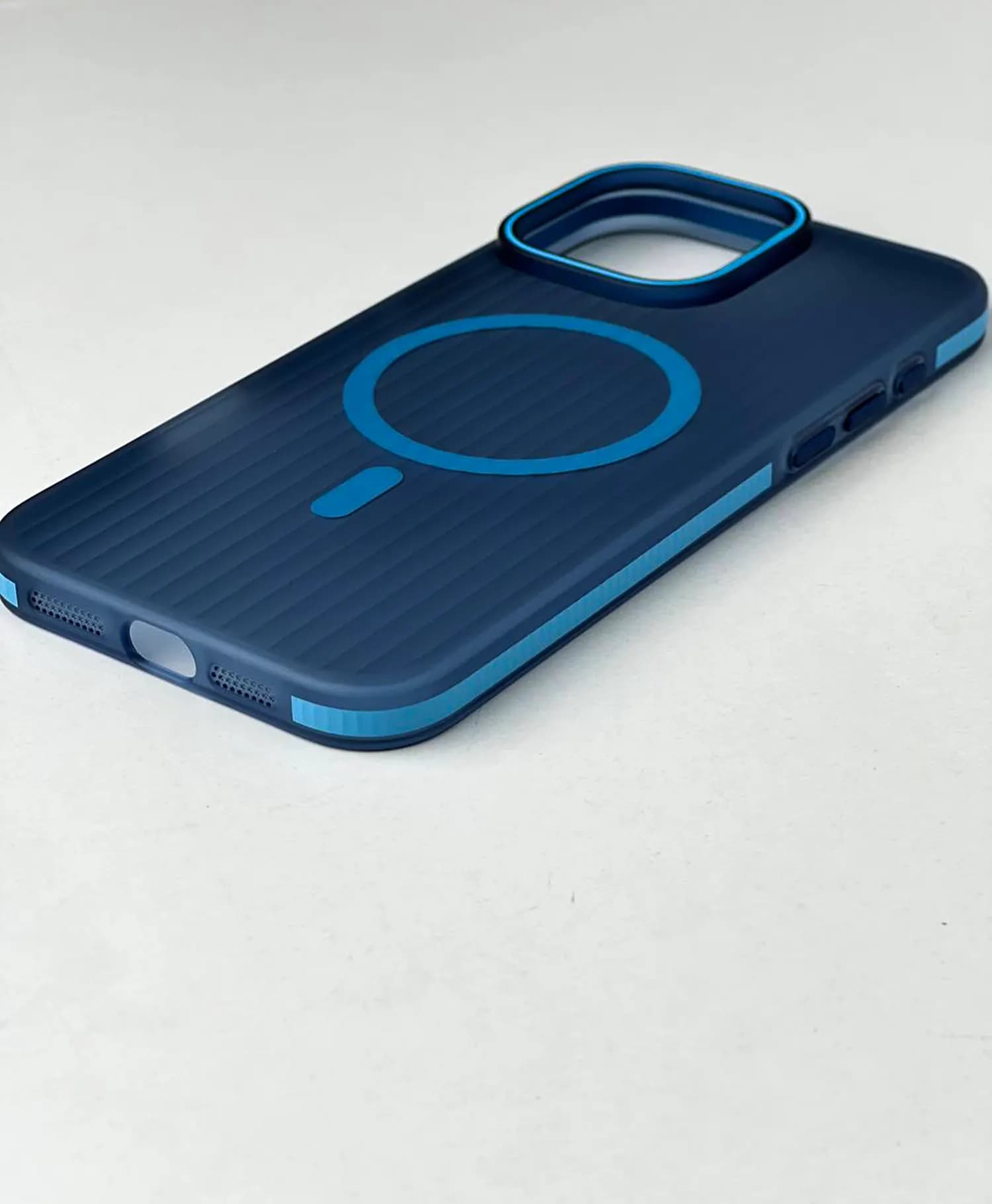 قاب پشت مات مگسیفدار Jesco گوشی موبایل آیفون Iphone 16 Pro — تصویر ۳