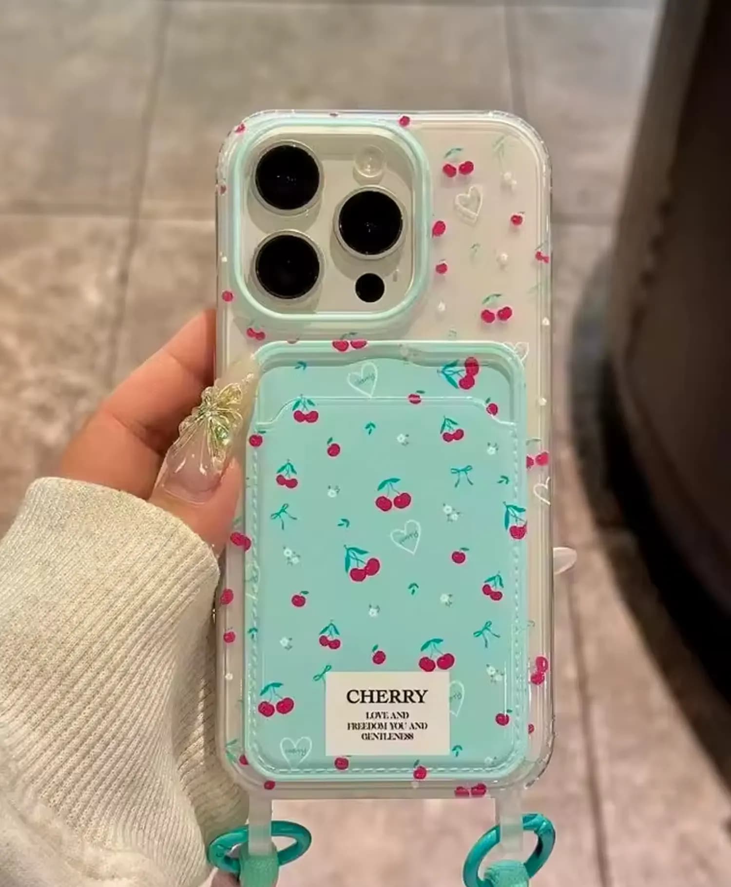 قاب شفاف جاکارتی دار طرح آلبالو گوشی آیفون Iphone 16 pro — تصویر ۲