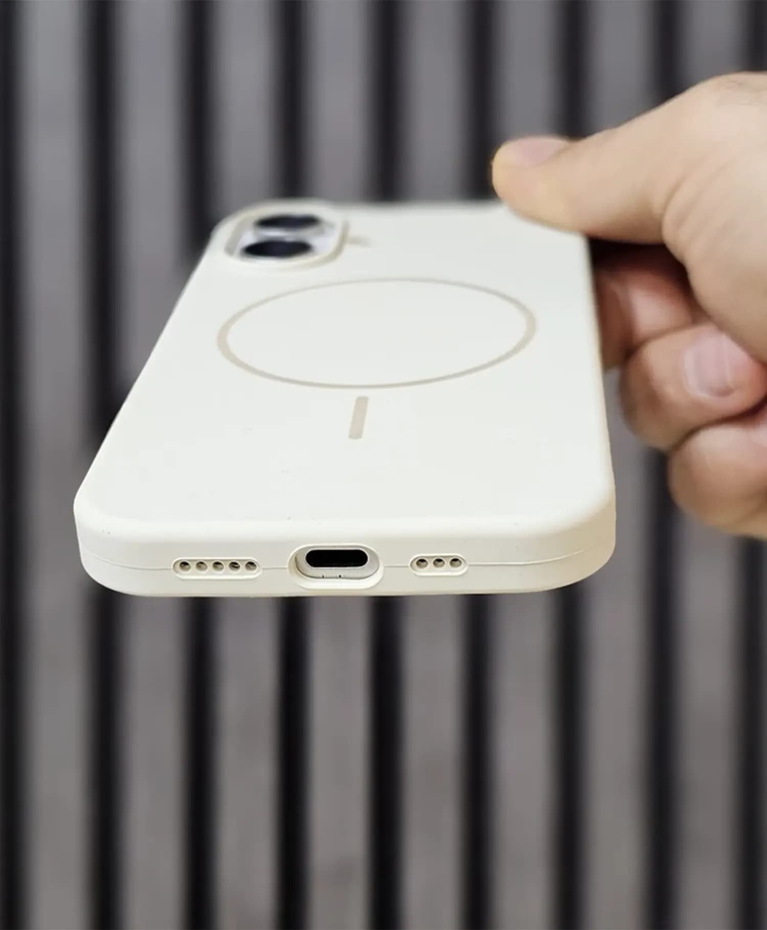 قاب سیلیکونی مگسیفدار گوشی موبایل آیفون Iphone 16 — تصویر ۴