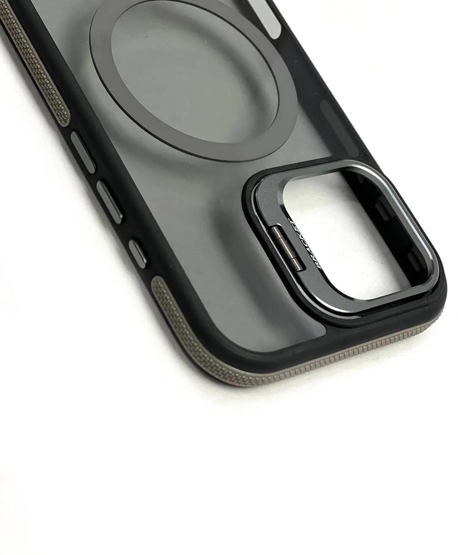 قاب شفاف مگسیفدار استند Bracket گوشی آیفون Iphone 16 — تصویر ۳