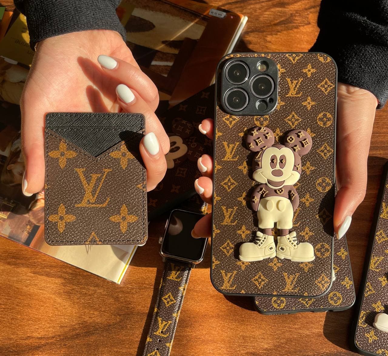 قاب LV عروسک برجسته(آیفون سامسونگ شیائومی) — تصویر ۲