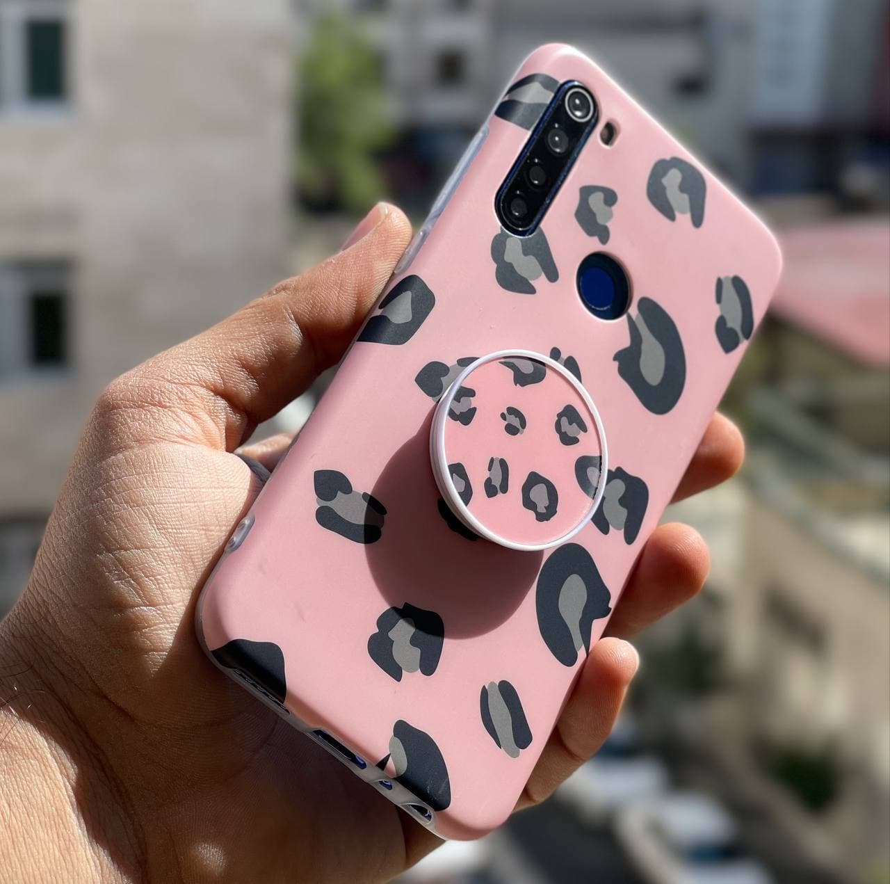 قاب پلنگی صورتی با پاپ سوکت (سامسونگ شیائومی آیفون) — تصویر ۴