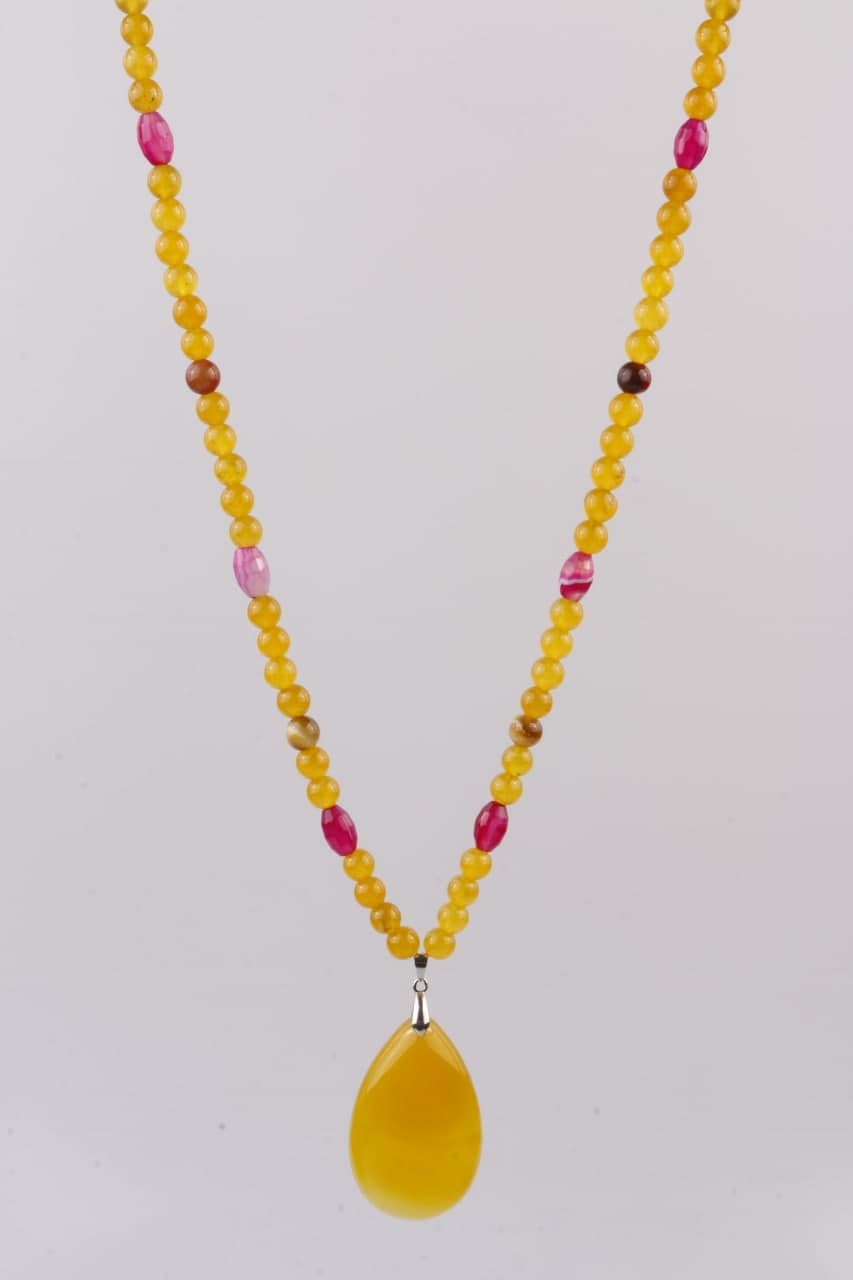 گردنبند عقیق ماداگاسكار و جید زرد به همراه مدال عقیق زرد (G.166) — تصویر ۲