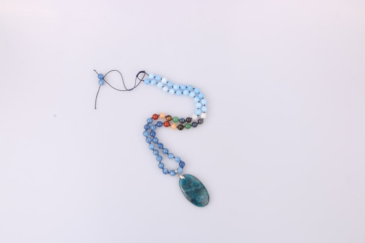 گردنبند جید آبی و هفت چاکرا به همراه مدال آپاتیت (G.96)