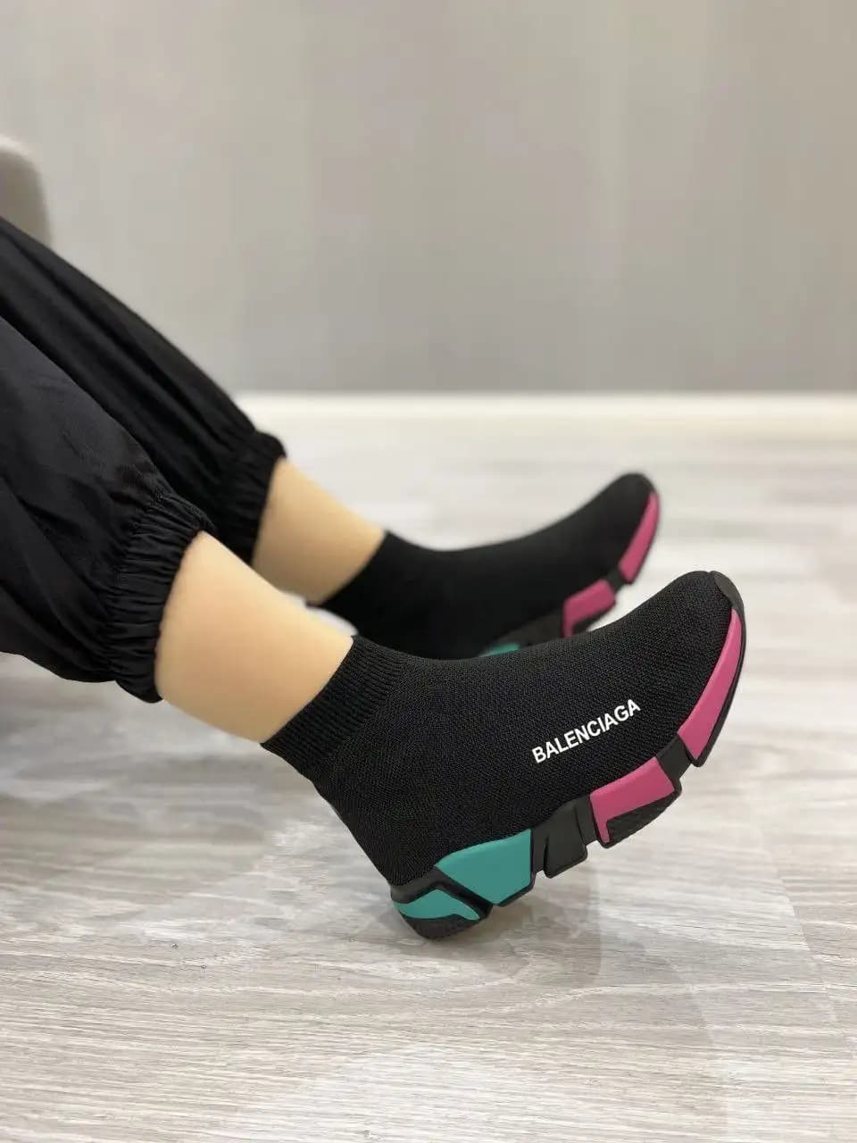 کتانی بافتی (مشکی-سبز-صورتی) کد 4329 — تصویر ۲