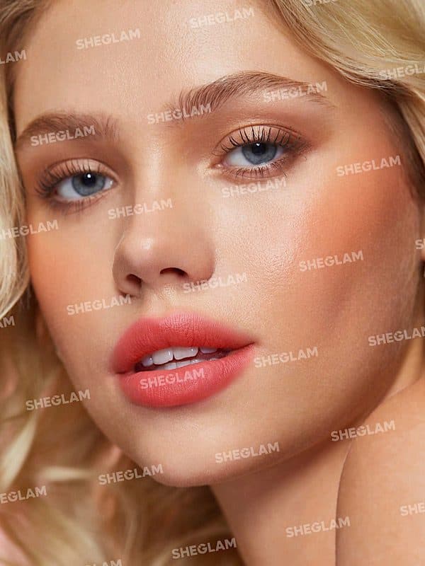 رژ لب مایع مات بالش‌دار Pout Cushion – رنگ Catching Z’s شیگلم SHEGLAM — تصویر ۴