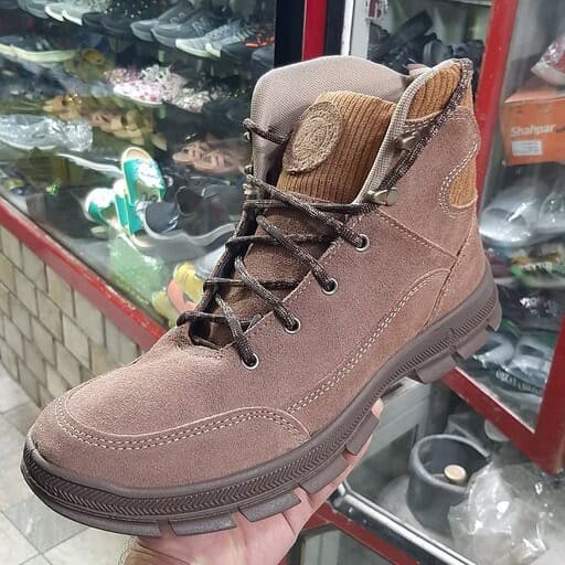 نیم بوت مردانه چرم نبوک مردانه سایز 40 رنگ خاکی موجود کد B6092