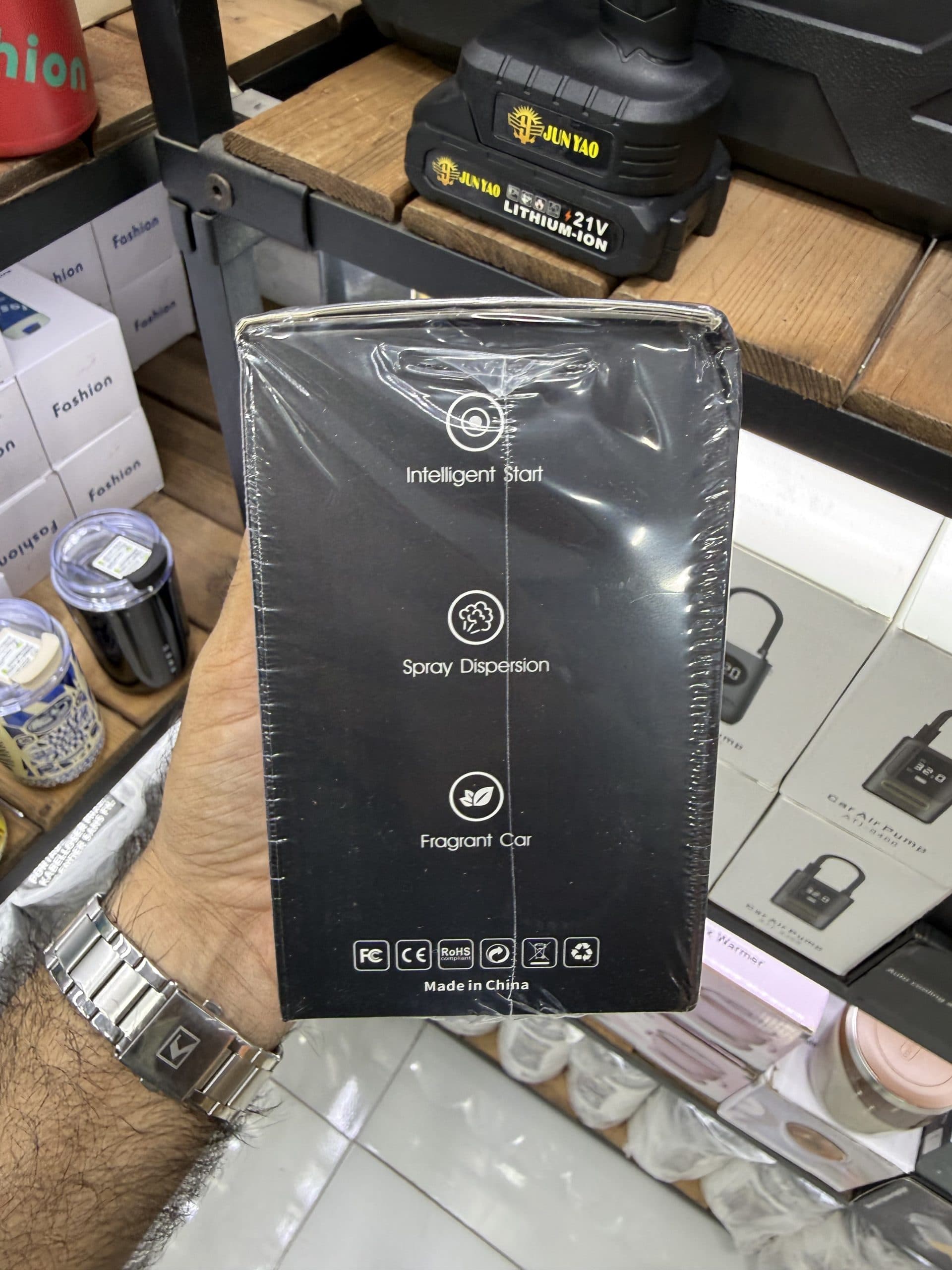 دیفیوزر هوشمند عطر خودرو Car Fragrance، ۱۴۰ میلی‌لیتر، اتمیزاسیون هوشمند، باتری ۲۰۰ میلی‌آمپر، سه حالت اسپری، رایحه اسپیس فرانسوی |اورجینال(عمده و تک) — تصویر ۴