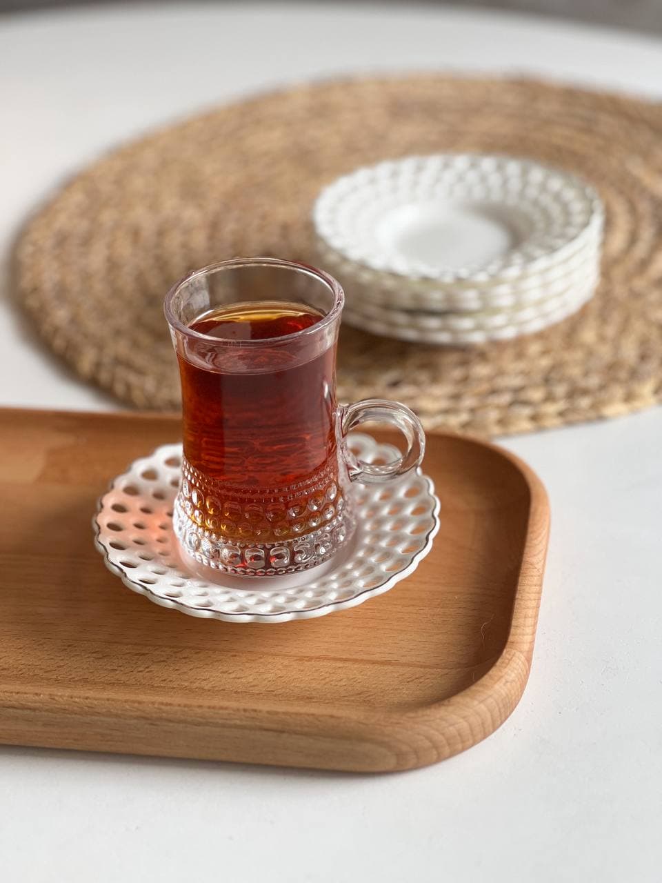 نعلبکی چینی سفید لبه طلایی مدل اشک — تصویر ۲
