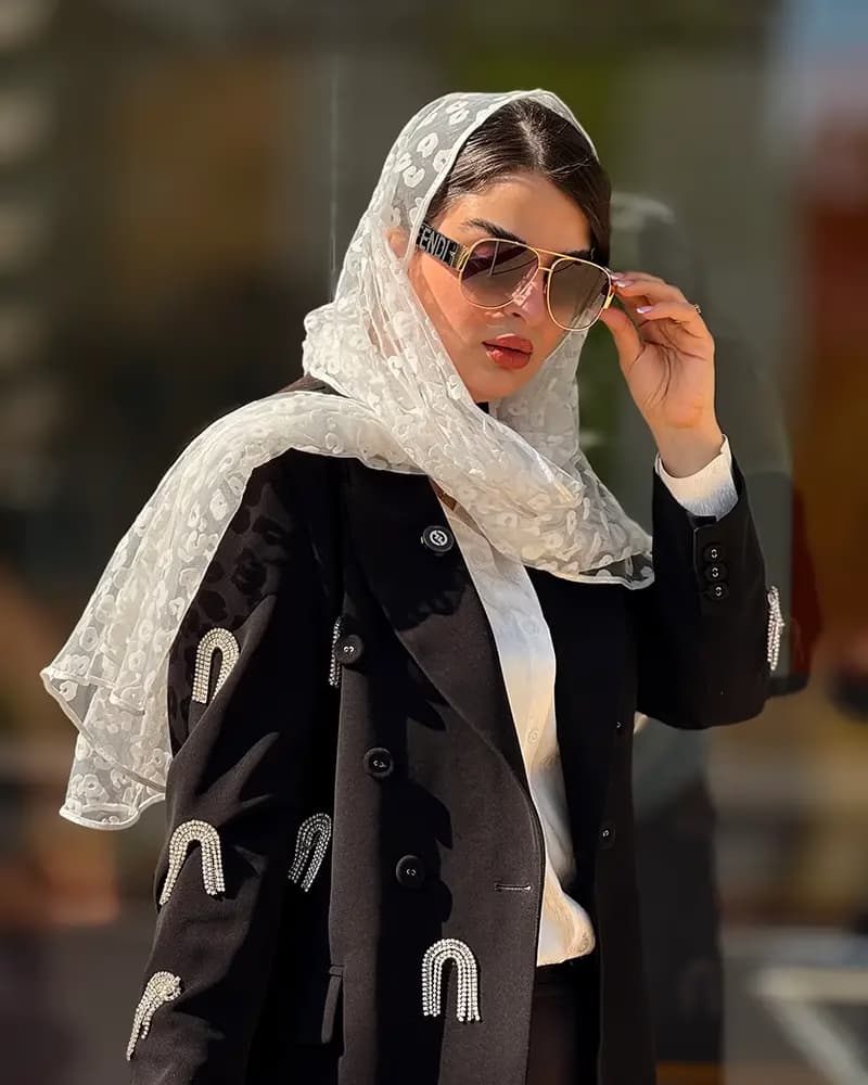 عينک آفتابی زنانه فندی مدل FENDI FE40111U (sl) — تصویر ۲