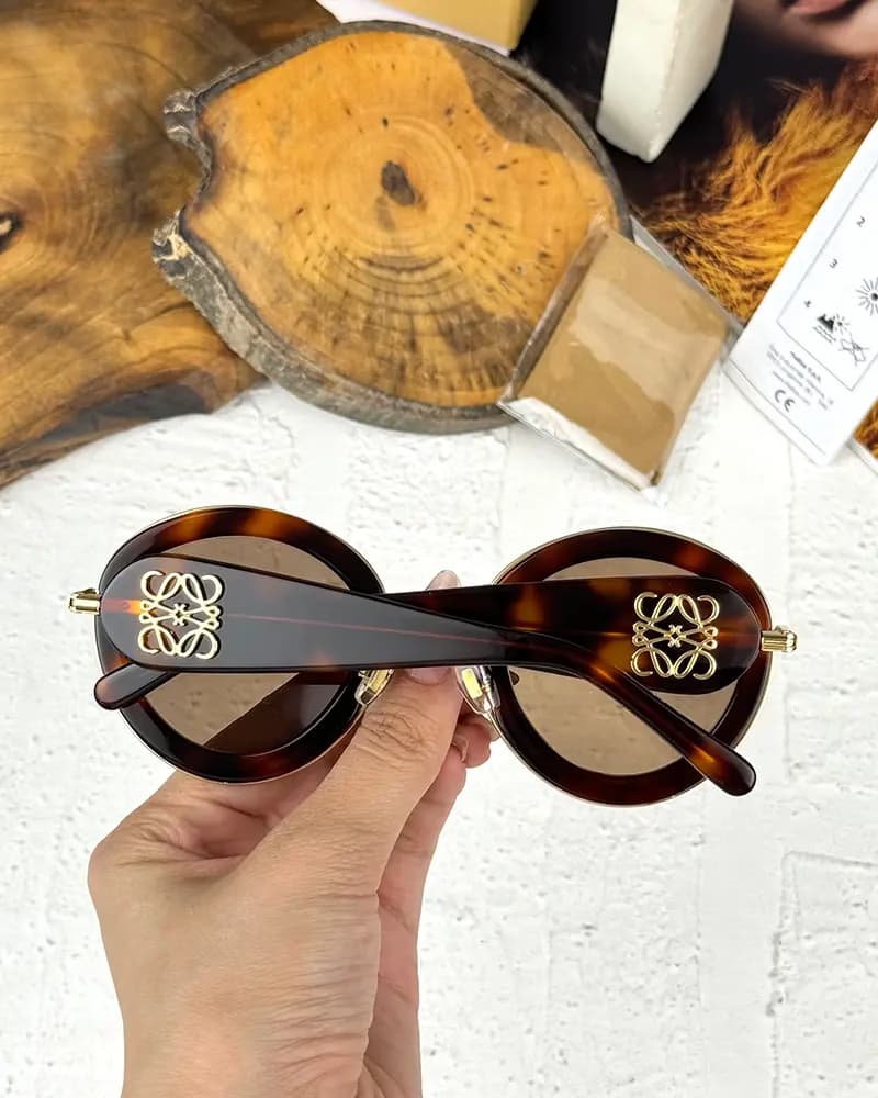 عینک آفتابی زنانه لوئوه مدل LOEWE LW40130U — تصویر ۶
