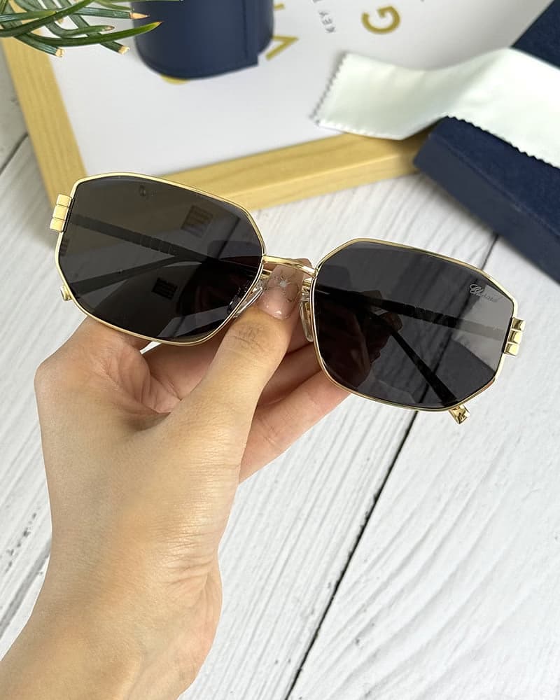 عینک آفتابی زنانه چوپارد مدل SCHG952 (SL) — تصویر ۳