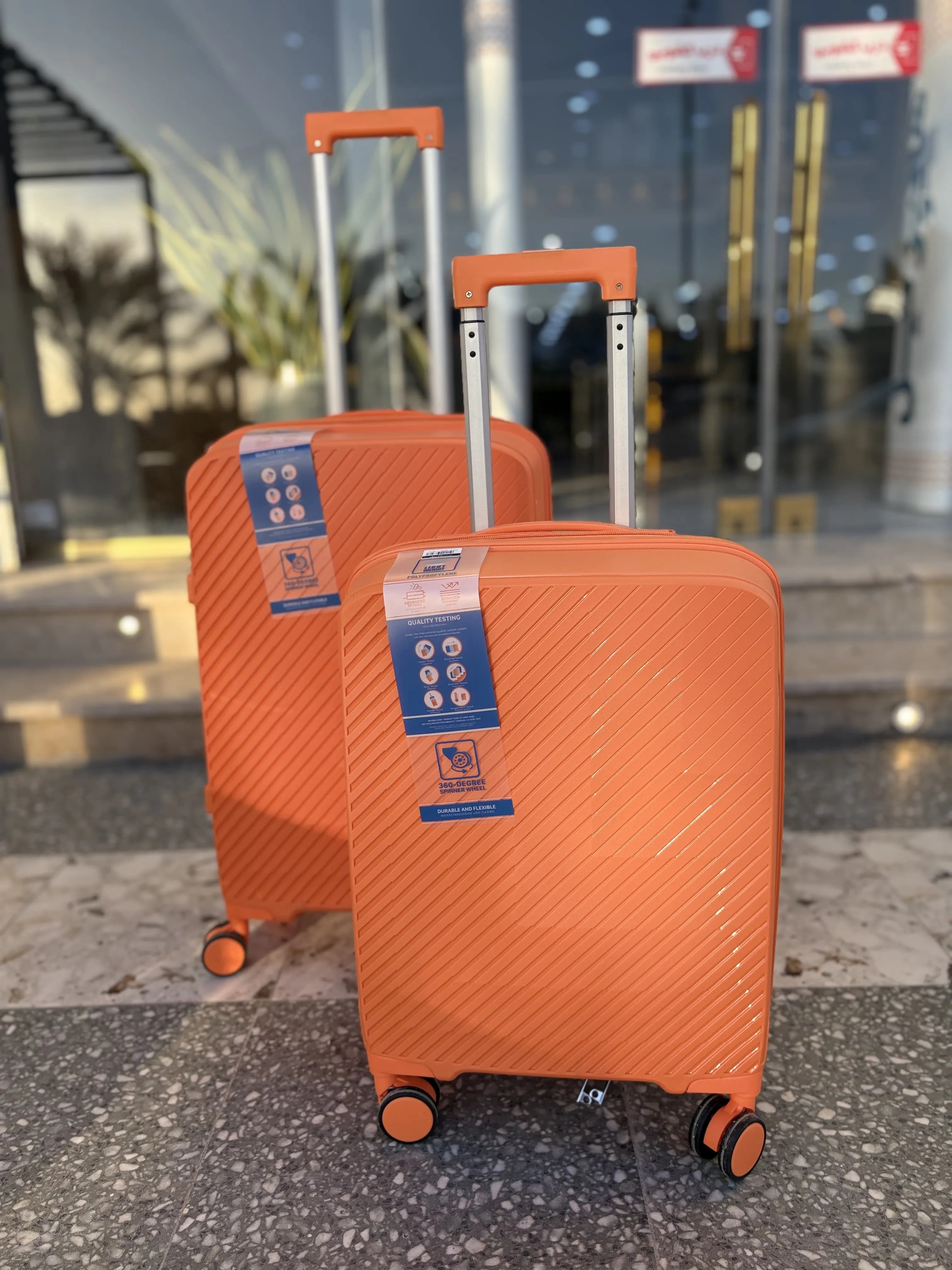 چمدان نشکن وارداتی تک سایز چهار چرخ طرح مورب (x) — تصویر ۴