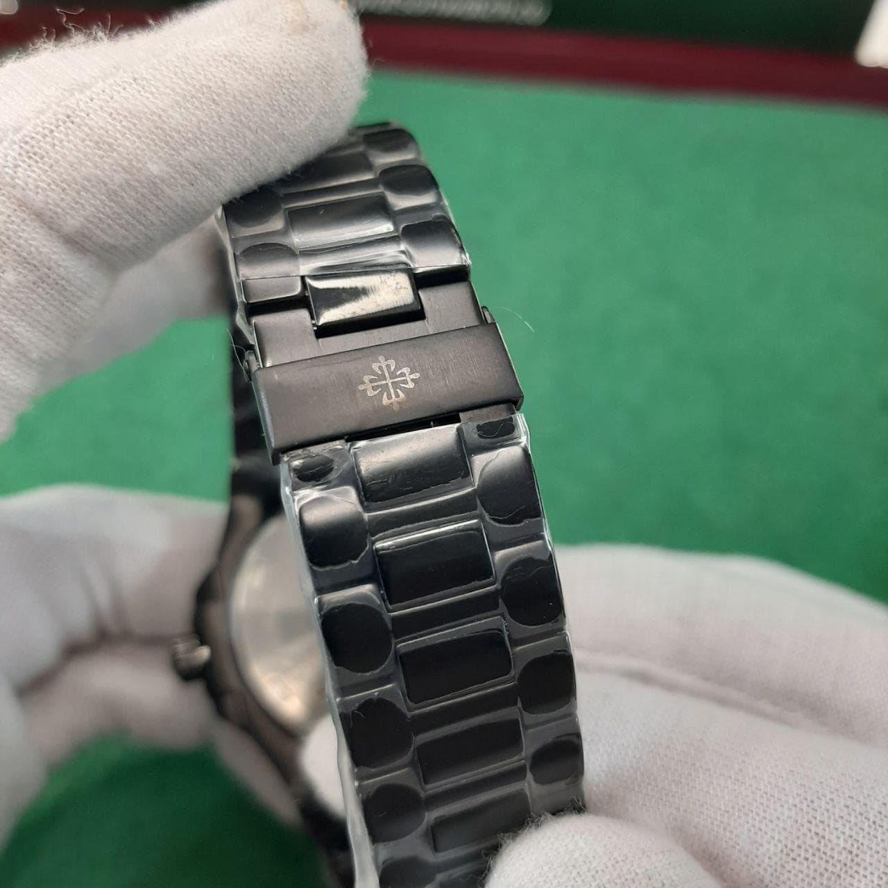 ساعت پتک فیلیپ مردانه ناتیلوس تمام مشکی صفحه مشکی مدل Patek Philippe — تصویر ۴