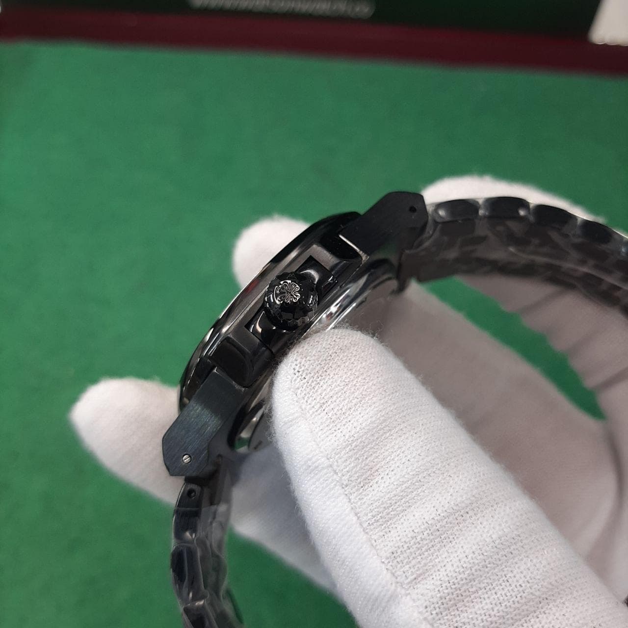 ساعت پتک فیلیپ مردانه ناتیلوس تمام مشکی صفحه مشکی مدل Patek Philippe — تصویر ۶