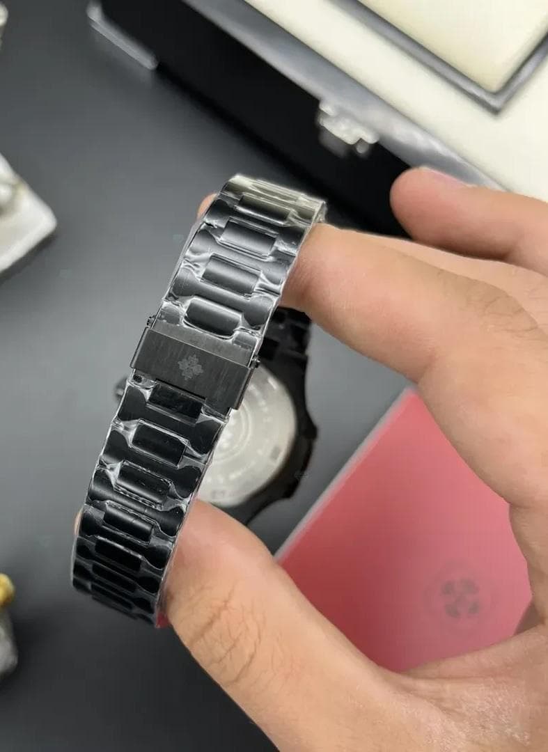 ساعت مچی پتک فیلیپ ناتیلوس مردانه صفحه سورمه ای مدل Patek Philippe — تصویر ۵