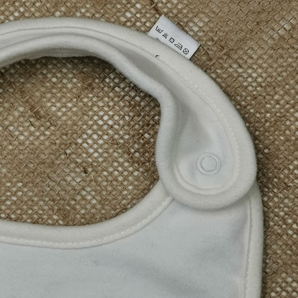 پیشبند نوزادی برند Tu طرح ستاره نوشته دار پشت حوله ای سفید رنگ – 0-6 ماه — تصویر ۳