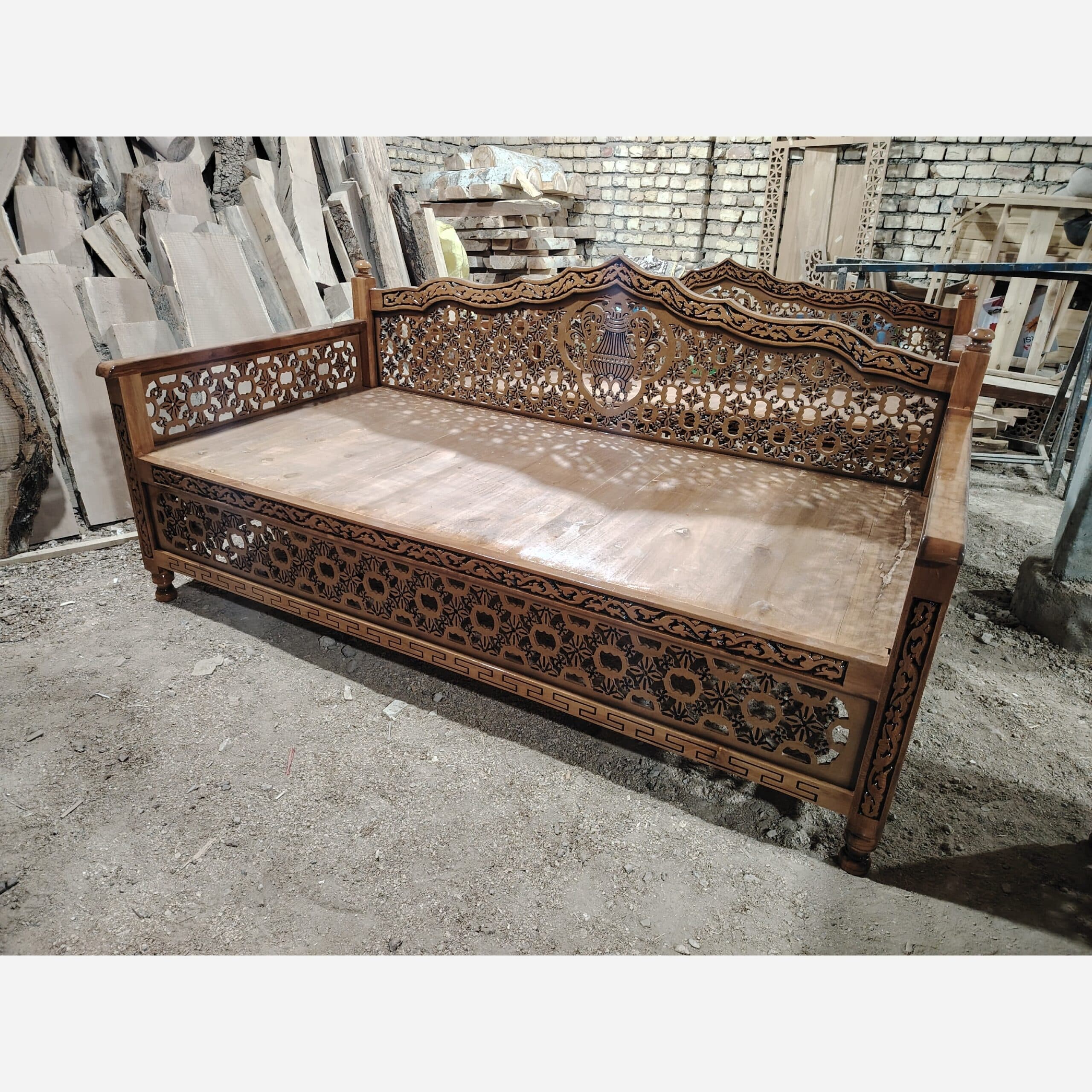 تخت سنتی مبل سنتی مدل گل وبوته ممتاز مبلمان فرنا مدل 1140967 — تصویر ۳