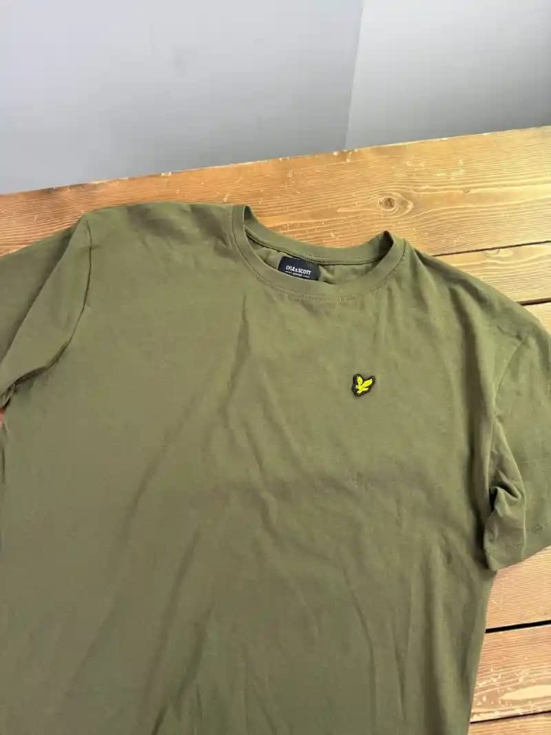 تیشرت بیسیک سبز زیتونیlyle&scott — تصویر ۲