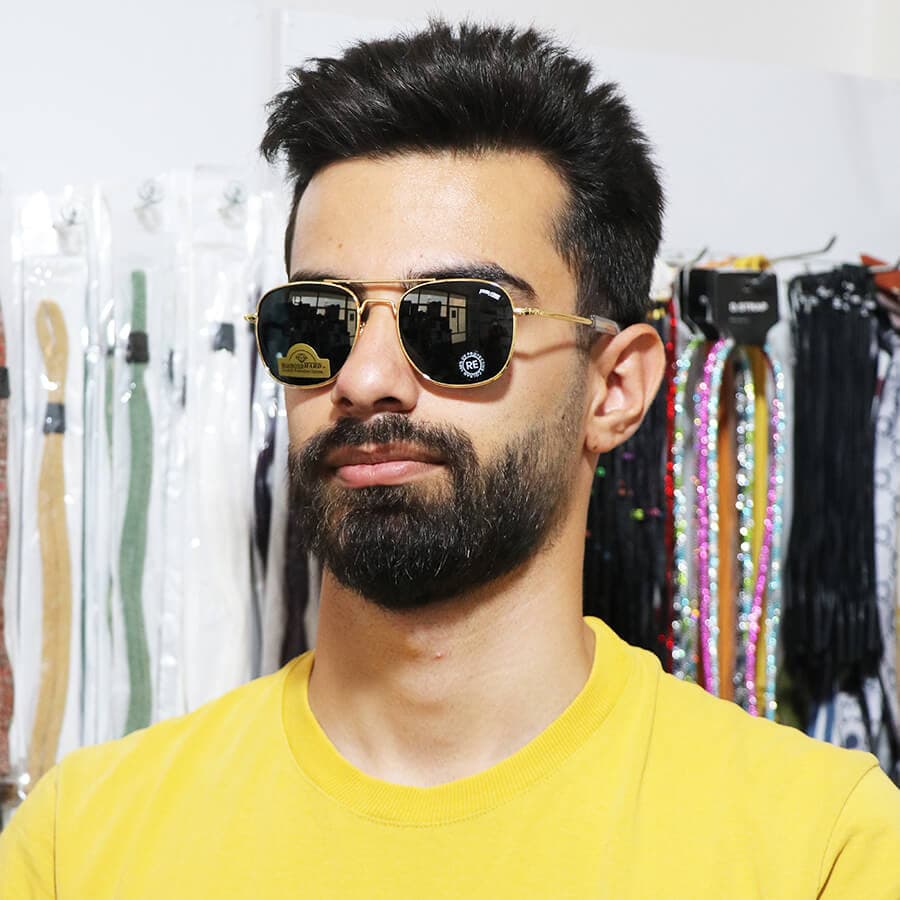 عینک آفتابی کلاسیک راندولف با فریم طلایی رنگ، عدسی شیشه ای و رنگ دودی تیره مدل S56 — تصویر ۲