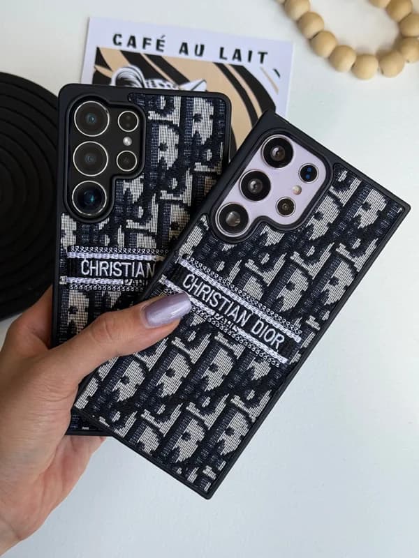 قاب Christian Dior طرح گلدوزی اوبلیک — تصویر ۵