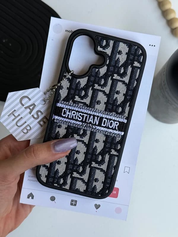 قاب Christian Dior طرح گلدوزی اوبلیک — تصویر ۲