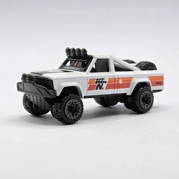 ماشین Hot Wheels مدل Jeep J10 — تصویر ۳