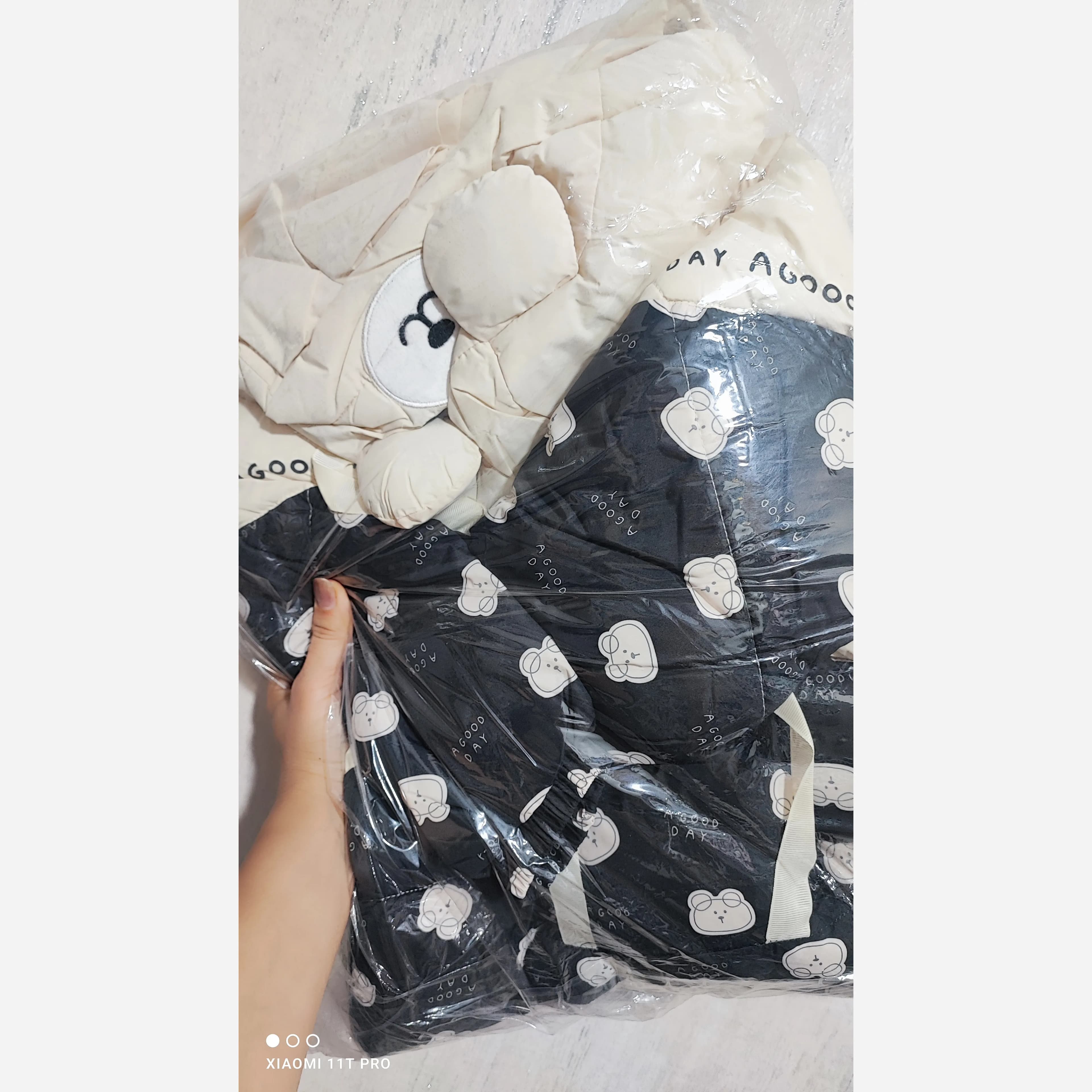 کاپشن بچگانه وارداتی تدی پشم شیشه دار مخملی رنگ مشکی و کرم — تصویر ۵