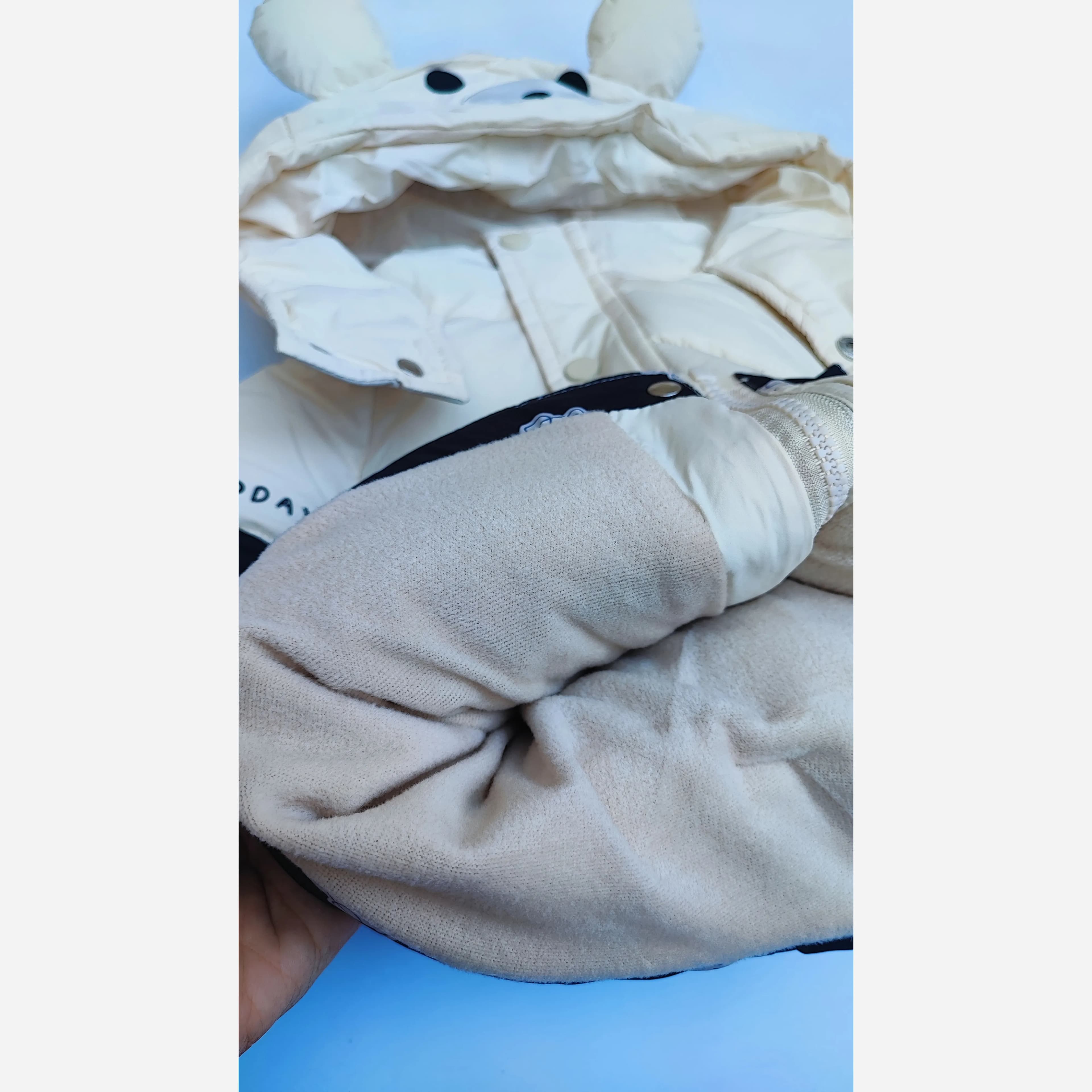کاپشن بچگانه وارداتی تدی پشم شیشه دار مخملی رنگ مشکی و کرم — تصویر ۳