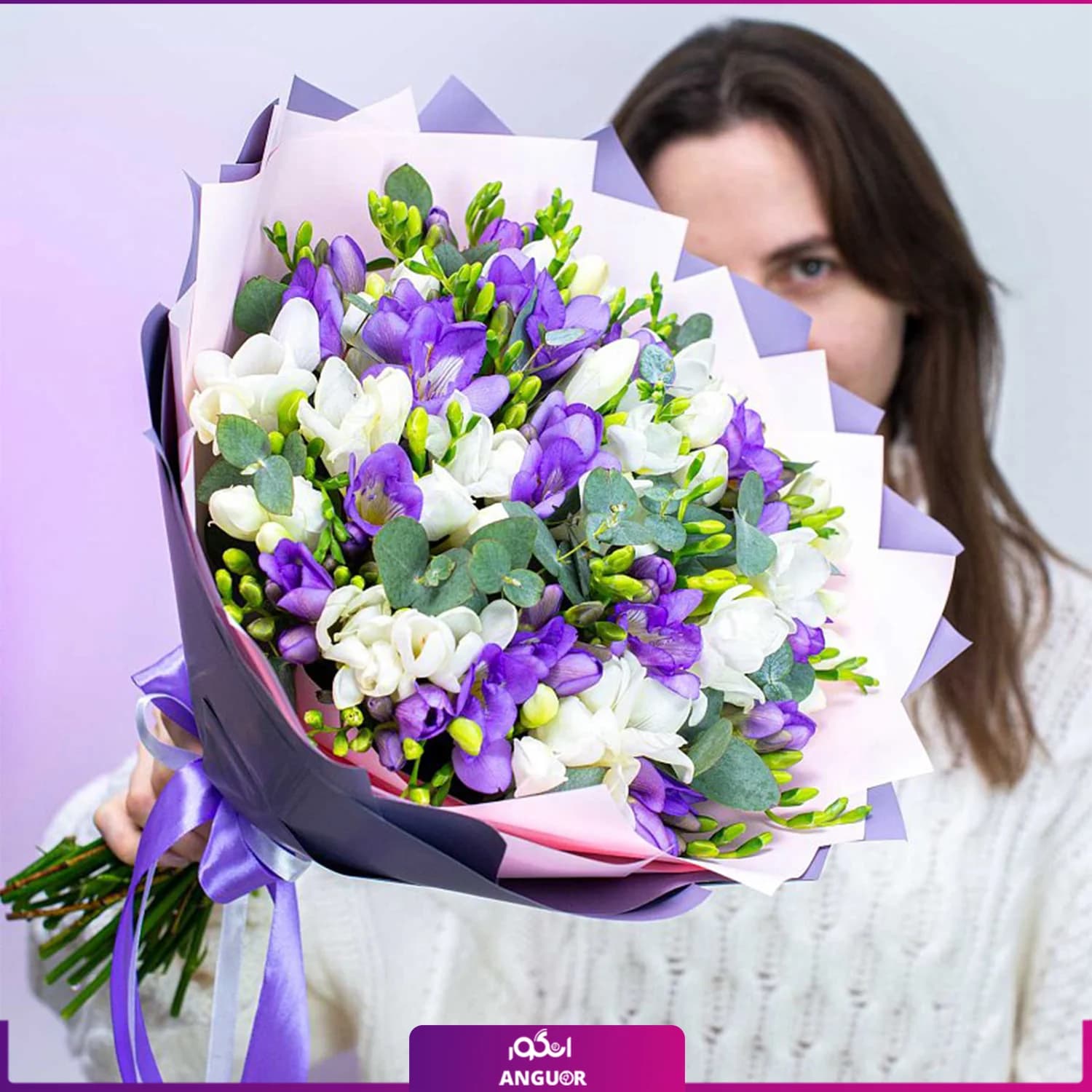 دسته گل فرزیا 40 شاخه ای (سفید – بنفش) — تصویر ۲