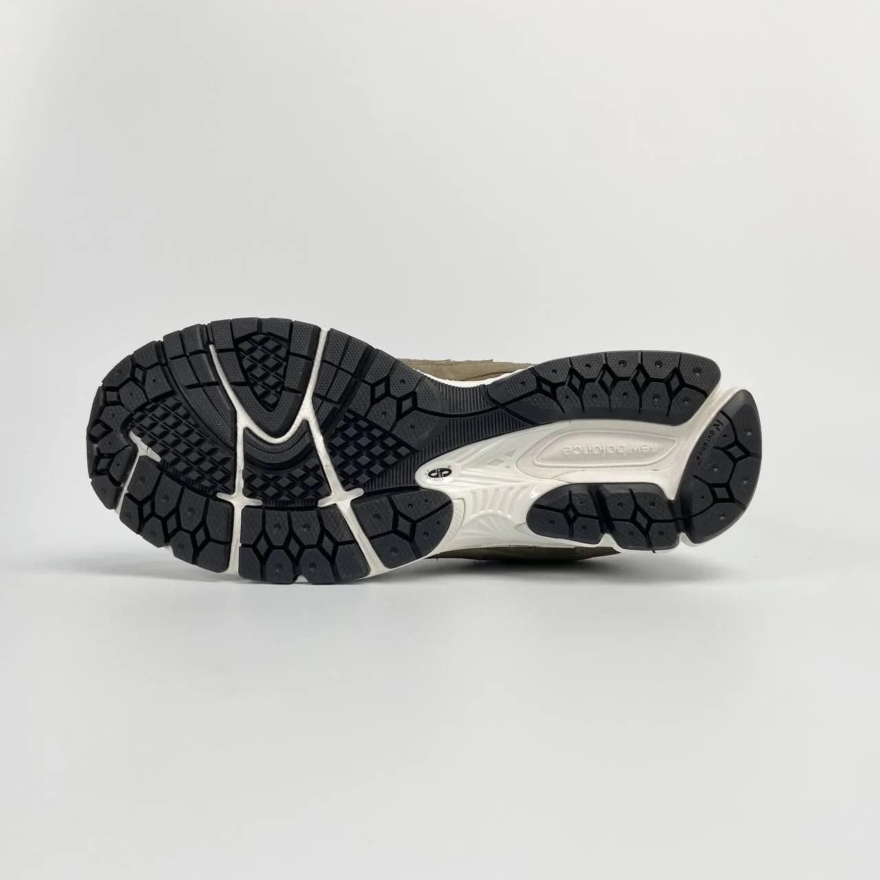 کتونی New Balance مدل 2002r – M2002RFO — تصویر ۴