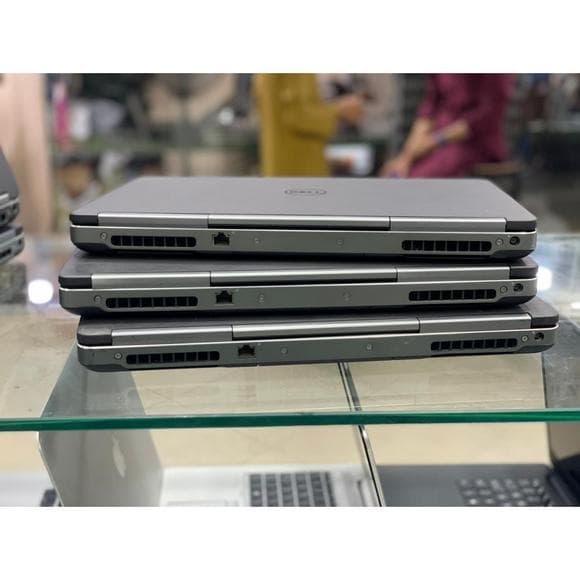لپ تاپ استوک Dell Precision 7510 با پردازنده i7 6820HQ — تصویر ۵