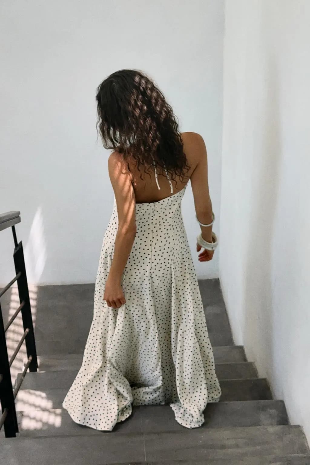 پیراهن هالتر یقه زنانه Zara قهوه‌ای-آبی — تصویر ۲
