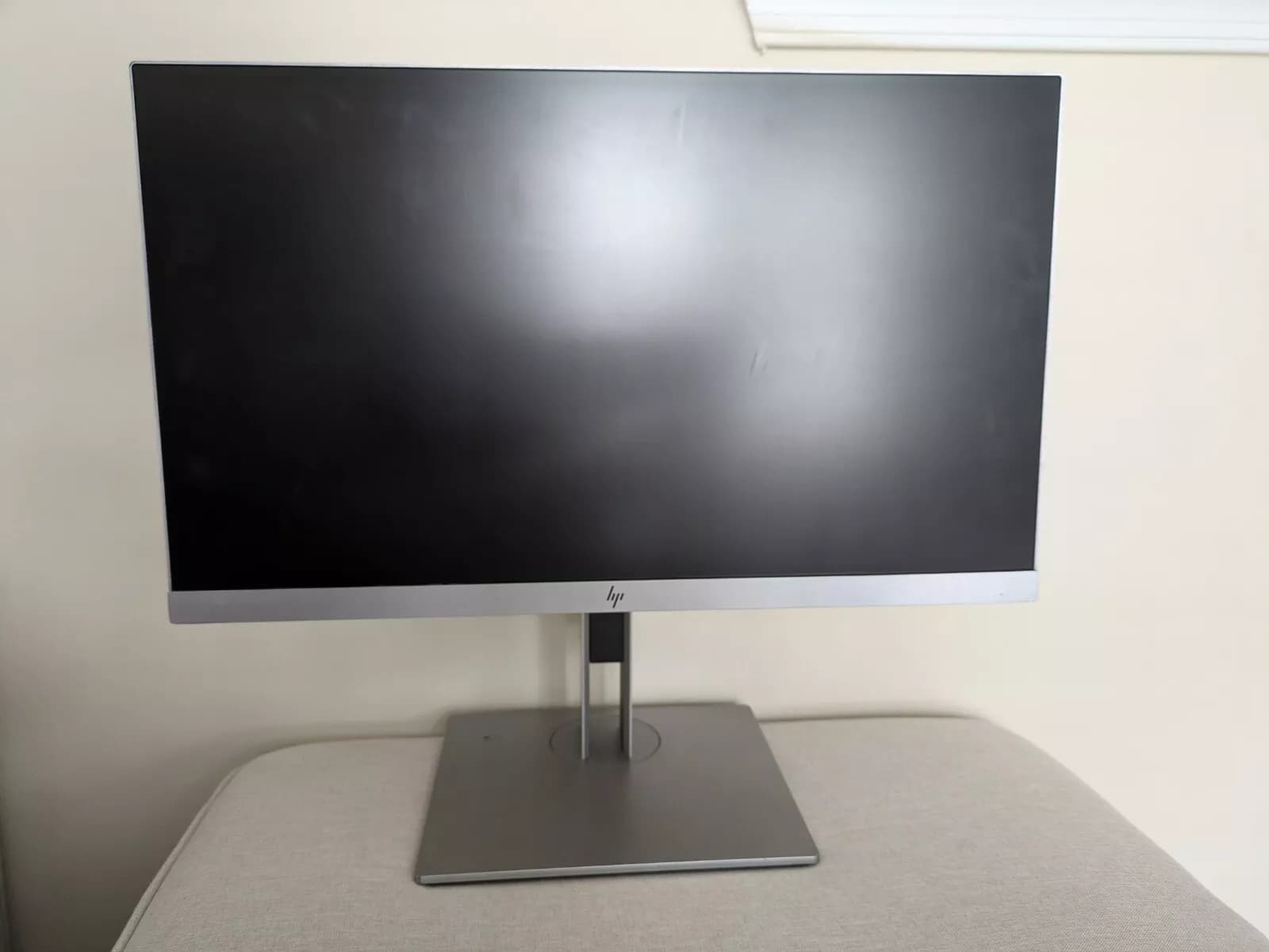 مانیتور استوک 22 اینچ HP EliteDisplay E223 پورت HDMI — تصویر ۳
