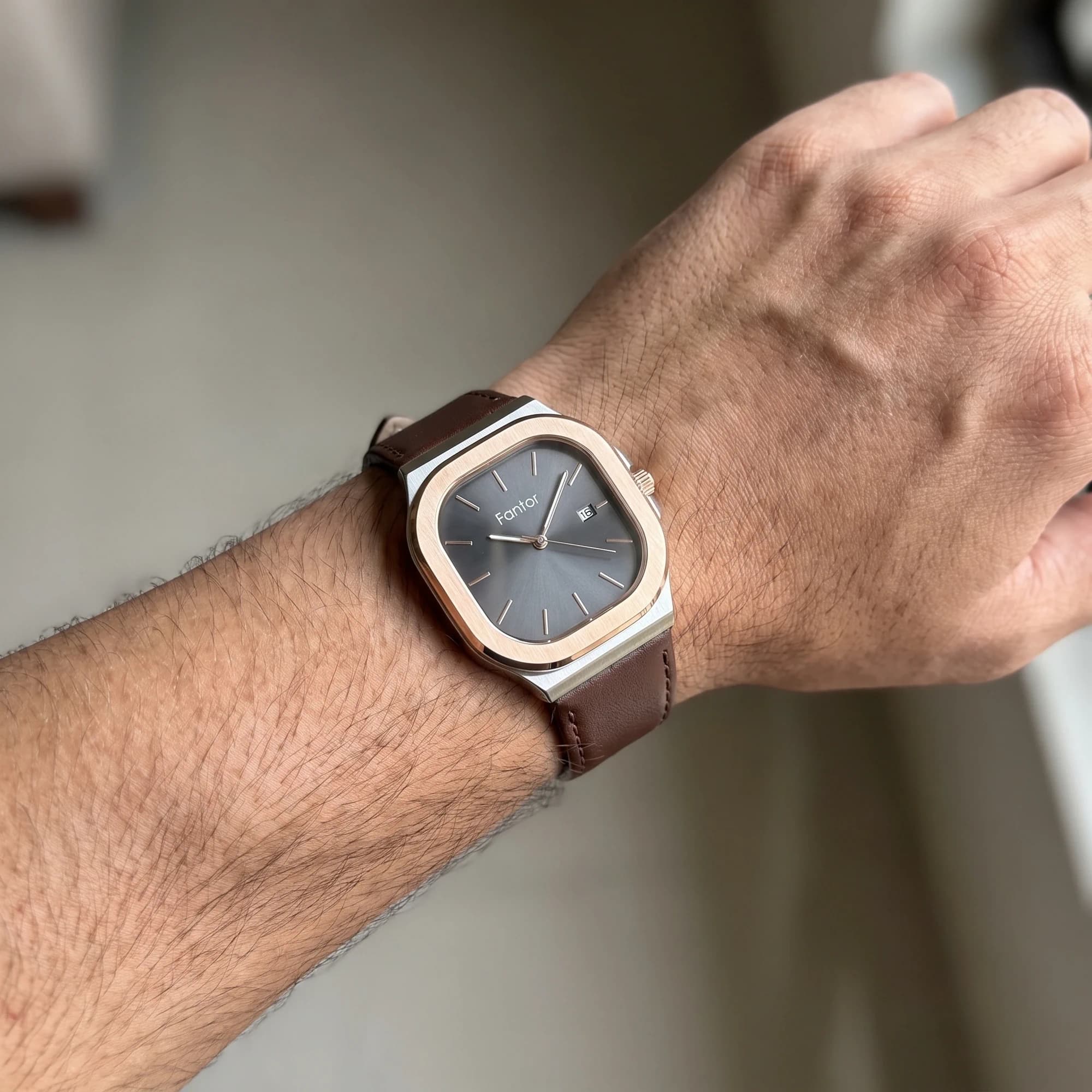 ساعت مچی مردانه فانتور مدل WF1040GB-01 صفحه طوسی تیره بند چرم قهوه‌ای — تصویر ۳