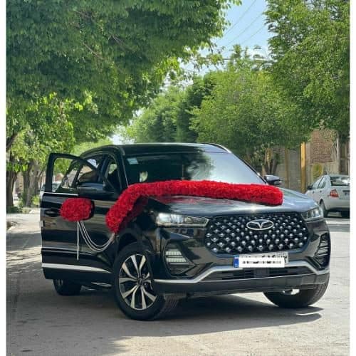 ماشین عروس هایما مشکی تزیین با گل های طبیعی قرمز 5081