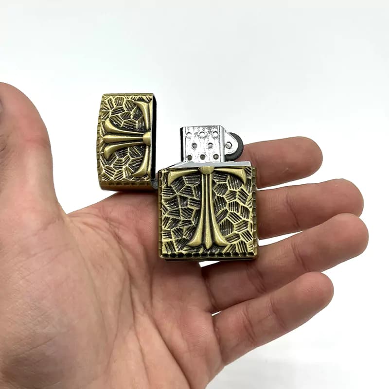 فندک کروم هارتز Chrome Hearts برنزی — تصویر ۳