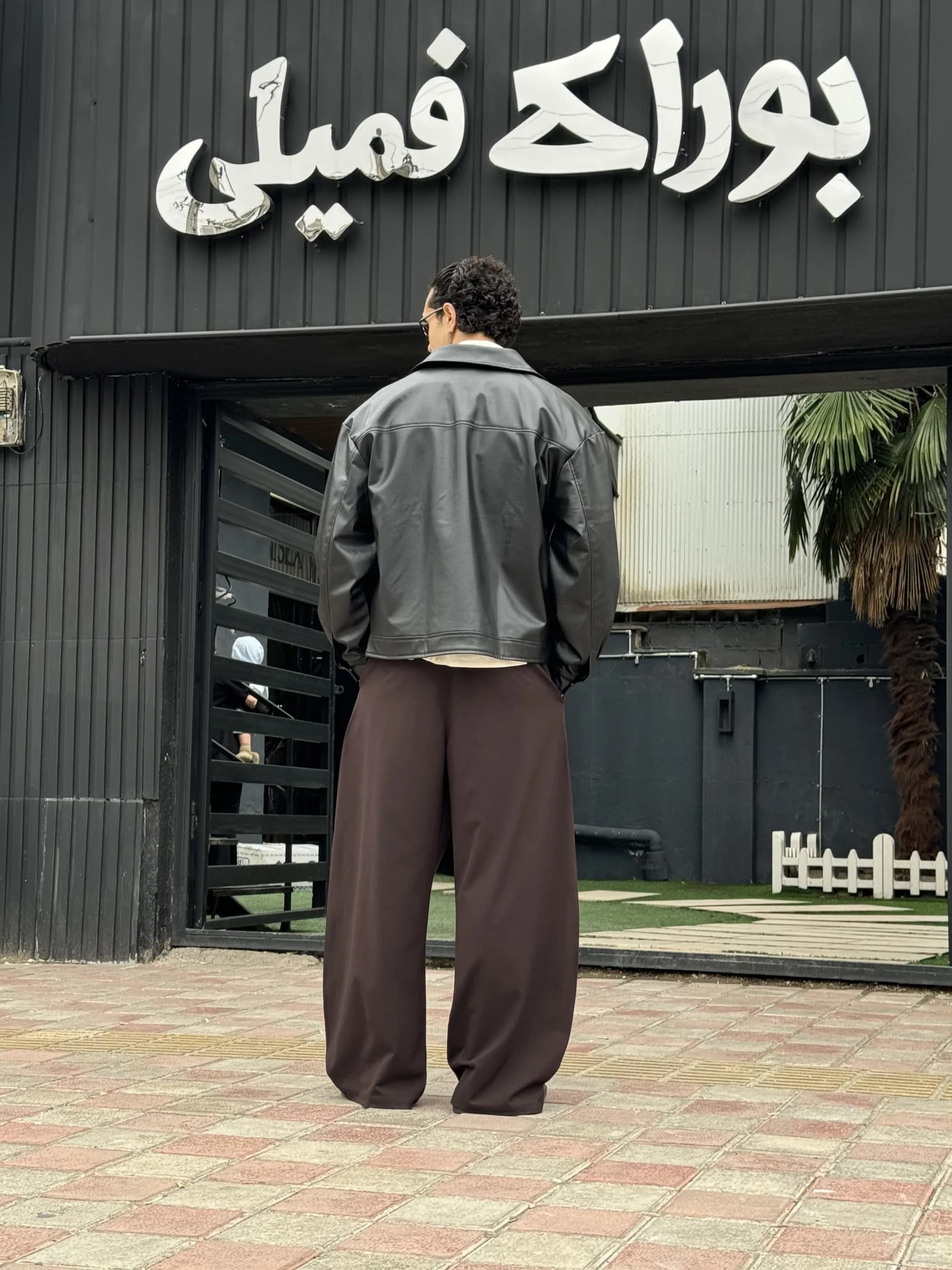 چرم ورنی مشکی L — تصویر ۲