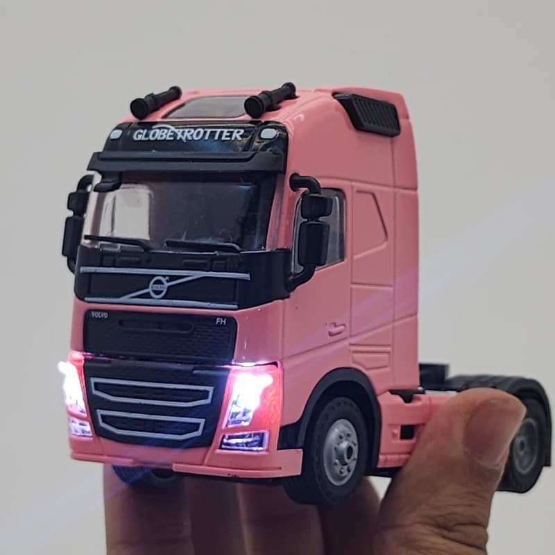 ماشین بازی ناب سل مدل چراغ دار VOLVO FH طرح تک محور — تصویر ۳