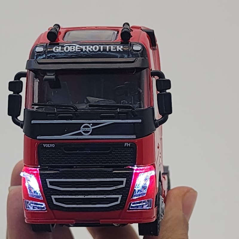 ماشین بازی ناب سل مدل چراغ دار VOLVO FH طرح تک محور — تصویر ۴