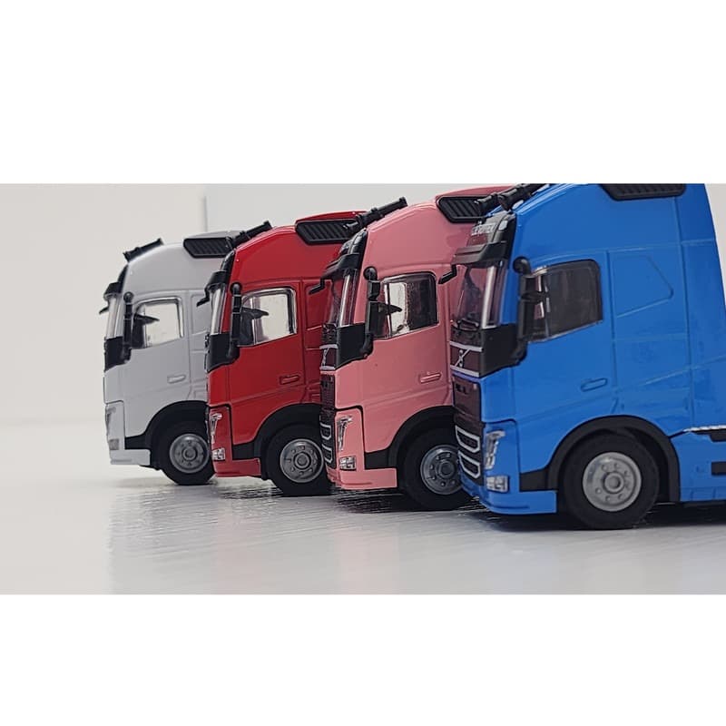 ماشین بازی ناب سل مدل چراغ دار VOLVO FH طرح تک محور — تصویر ۵