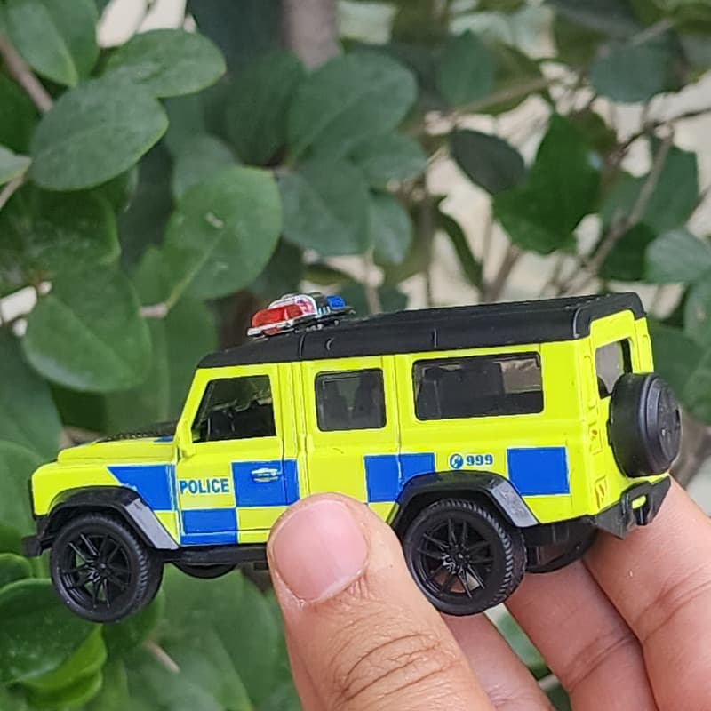 ماشین بازی ناب سل مدل فلزی عقب کش لندرور پلیس طرح درب بازشو — تصویر ۳